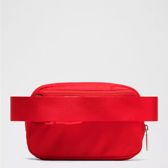 Lululemon Everywhere Belt Bag 1L- True Red - Picture 3 of 6